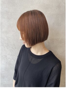 オレンジ×ぱつっとボブ