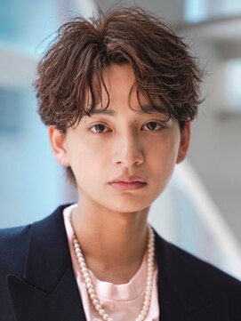 オーシャントーキョーオーバー 渋谷(OCEAN TOKYO OVER) 黒髪韓国波巻きフェザーパーマシースルーセンターパート