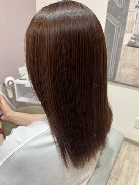 ハグクレア(HUG CLAIRE) カット縮毛矯正トリートメントストレートアイロンロング春日井市