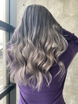 ガルボ ヘアー(garbo hair)&nbsp;艶髪　グレーカラー　バレイヤージュ