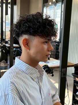 リッチブランドアンドコー(Rich Brand&Co) スペインカールスパイラルパーマツイストパーマフェード短髪