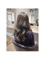 ストーク トウキョウ(stoke TOKYO)&nbsp;ナチュラルウェーブ×グレイッシュカラー