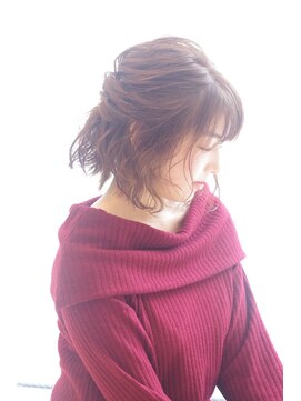 ビーハイブ 一番町店 アヴェダ(BEHIVE) ２連逆りんぱハーフアップ