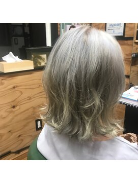 シャラ美容室 ホワイトカラー