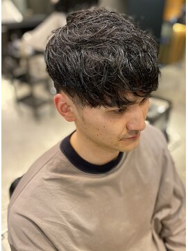 フランクスバーバー アンド ビアークラブ(FRANK'S BARBER and BEER CLUB) 韓国マッシュフェードカットスリークショートランダムパーマ