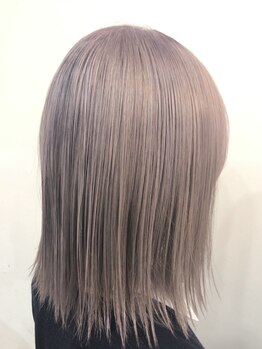 あなたに1番似合う、艶と光沢感のあるカラーを叶えます！髪に優しい商材を使っているから傷みは最小限に◎