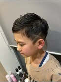 シャープなラインがアクセント おしゃれキッズ最旬スタイル