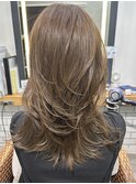 ミディアムレイヤー顔周りレイヤーくびれレイヤーオリーブカラー