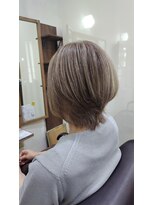 イタクラ 赤道店 (ITAKURA)&nbsp;ハイトーングレーカラー/白髪ぼかし/グレーカラー/くびれヘア