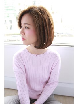 ビームズ ヘアー ブラン(Bee ms HAIR Blanc+) ビームズヘアー　ミディアムボブ　ナチュラルベージュ