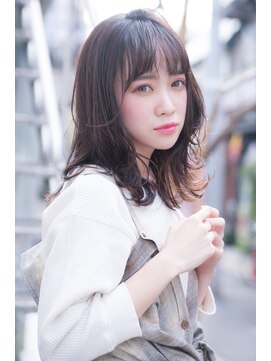 エイミー(Aimee) Aimee 外ハネレイヤー×ペールベージュ