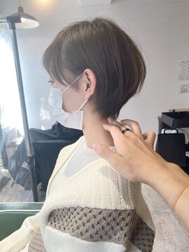 リーフ 王寺店(LEAF≠) 【大人かわいい20代30代40代　丸みとくびれショート】