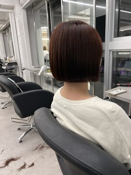 エイト プラット 渋谷2号店(EIGHT plat) 黒髪前下がりミニボブ　似合わせカット　4/7