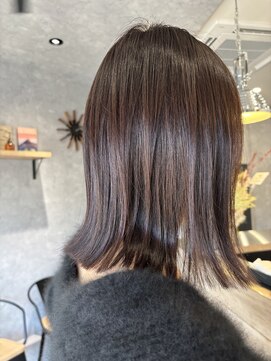 エレノア 越谷(Eleanor) 外ハネスリークボブ/艶々イルミナベージュ【RIE】