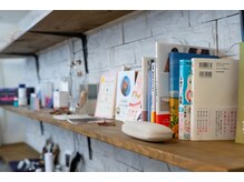 アンコ(anco.)の雰囲気（店内の小物や書物にご興味がございましたら、是非お声がけ下さい）