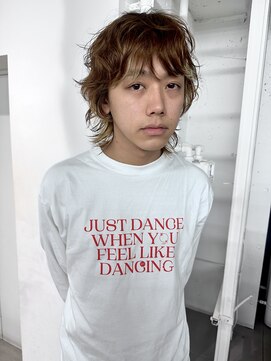 メンズレコ 渋谷(MEN'S LECO) ブルーブラックフェザーパーマ刈り上げセンターパート