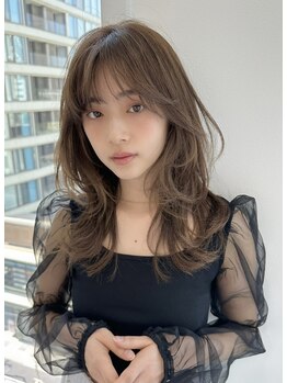 レミエ ダイカンヤマ(lemiie)の写真/お悩みに寄り添う女性らしいレイヤーカット。明るい白髪染め,ボリュームとバランスを整えたレイヤーカット