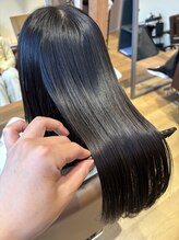 【ROCCAオリジナル酸性ストレート】髪質改善の艶を半永久的に。