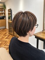 ステム(stem)&nbsp;硬く黒い髪を柔らかく見せる大人ショートボブ