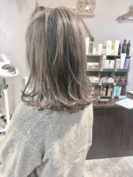 ヘアーアンドアトリエ マール(Hair&Atelier Marl) 【Marl】ラベンダーアッシュカラーの外ハネセミディ♪