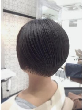 アッシュ 戸田公園店(Ash) タイトで奥行きのあるショートスタイル
