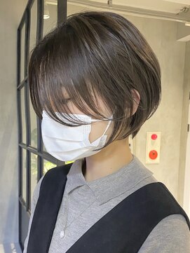 エリマ 調布(elima) 大人かわいいショートボブ フェザーバング カーキグレージュ