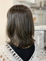 クオリス 上板橋店(QUALIS) グレージュインナーカラー/アッシュグレー/外ハネミディ/艶髪