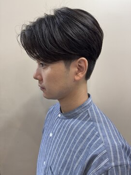 レーヴス(REVES) 刈り上げセンターパート