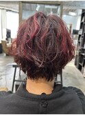 癖毛を活かしたハイライトショートスタイル