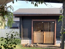 サロンド シェル フー コトリーの雰囲気（［天気の良い日は心地よい風が抜けるカットスペース］）
