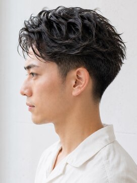 サーカス バイ ビュートリアム 青山(CIRCUS by BEAUTRIUM) 大人メンズ好印象アップバングパーマ刈り上げツーブロック