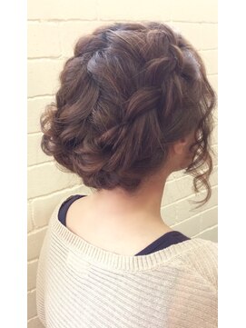 ヘアー リーフ(Hair Leaf) 編み込みスタイル♪