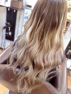 トゥエンティーフォー(24) 派手髪グラデーション