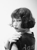 ココ 本八幡(KOKO)&nbsp;黒髪クラゲヘアーオリーブグレー小顔ココアベージュ丸型卵型ボブ