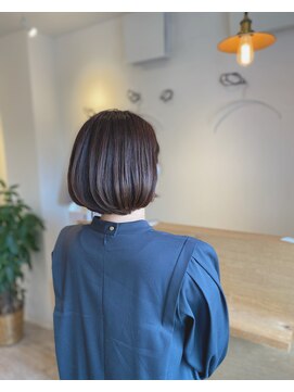 ハッコ(hacco) 艶髪ボブ/グレージュカラー/フレンチカジュアル/白髪