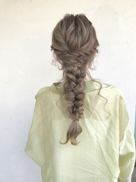 シンシア(CYNTHiA) 編み下ろし パーティーヘア