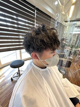EM美容室 10代～40代 刈り上げマッシュ×緩スパイラルパーマ