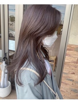 シー 岡崎(,SHE) 前髪/ウルフ/マチルダボブ/ピンクベージュ/インナーグレージュ