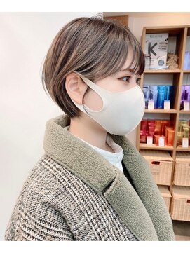 ロット 横浜(lot) 小顔丸みショート/くびれヘア/ふんわり大人ショート[横浜駅]