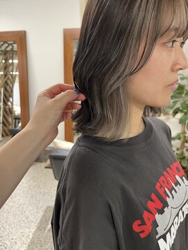 カリネバイフィエル(CALINER by Fier) 西梅田駅 / ◎ワンポイントカラーでホワイトベージュ◎