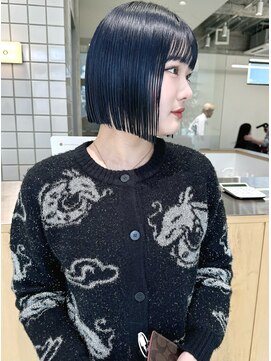 ホロ(hollo) ブルーブラック_切りっぱなしボブ_タッセルボブ