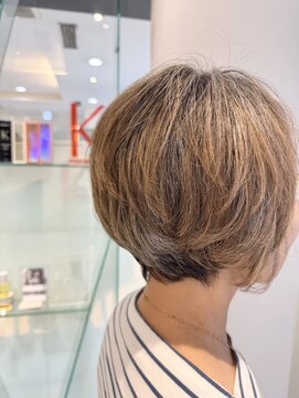 ザザ 高田馬場(ZA/ZA) 白髪ぼかしボブ