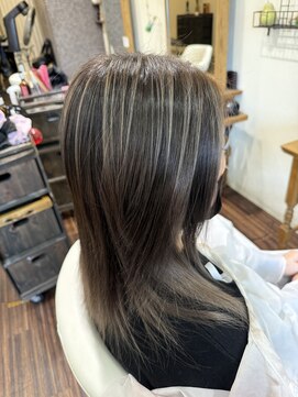 サロンドユニック(salon de UNIC) ベージュシャドウルーツバレイヤージュ