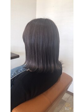 ルッソ チアロ(Lusso chiaro) 透明感グレージュ/切りっぱなしミディアム/30代/40代/50代