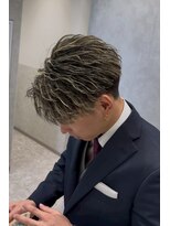 ノイ(NOI)&nbsp;ツイスパハイライトフェザーパーマ波巻きブリーチ眉カット札幌