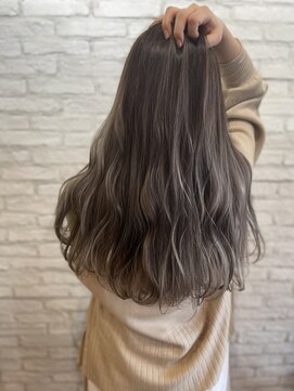 ミミ ブランシェ(Mimi Branche) ミルキーグレージュ×バレイヤージュ×フェミニンロング