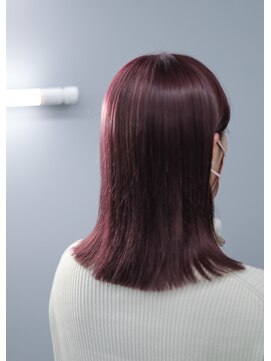 ノード(NODO) レッドバイオレットのミディアムボブ