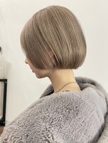 ショートボブミルクティーベージュダブルカラータッセルボブ30代