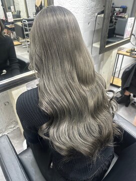 リア(riah) シルバーアッシュ/レイヤーロング