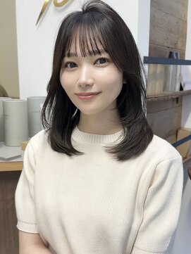 ビュー フクオカ(VIEW FUKUOKA) 小顔レイヤーカット×ナチュラルグレージュ30代40代50代